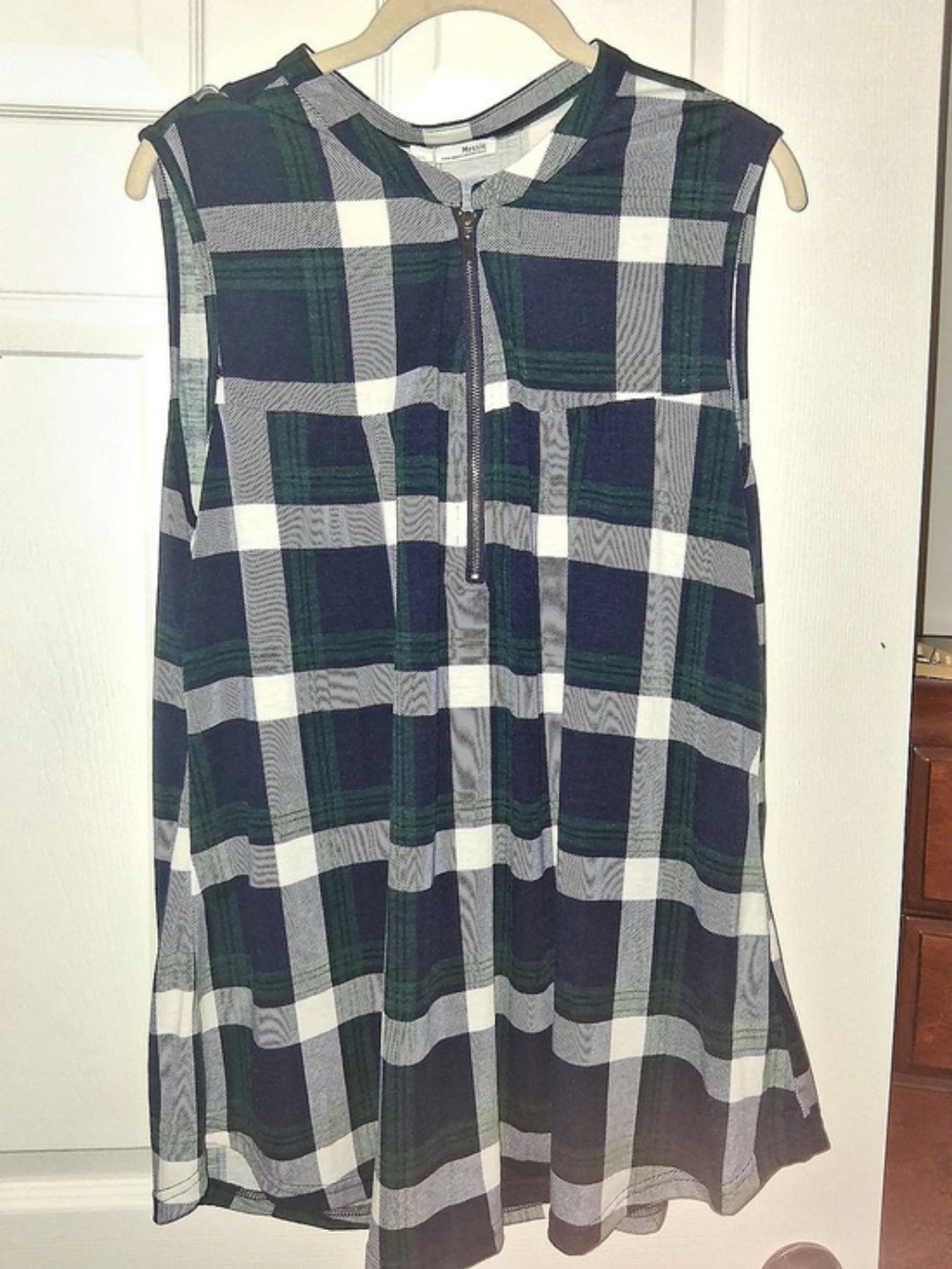 Messic Plaid Sleeveless Top in Green & White Size XXL NWT